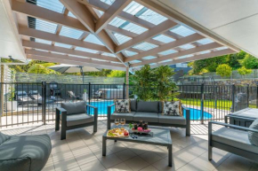 Tuis and Pools - Lake Taupo Holiday Home
